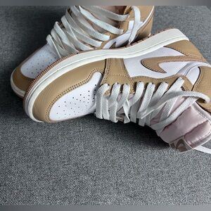 Retro Jordan High Women's Sneakers in Tan and White